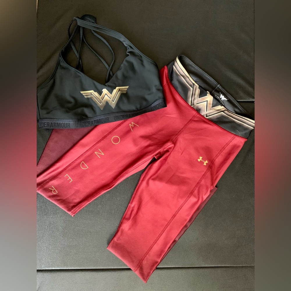 UA Alter Ego Wonder Woman Ankle Crop Capris (S) & Sports Bra (M) Bundle